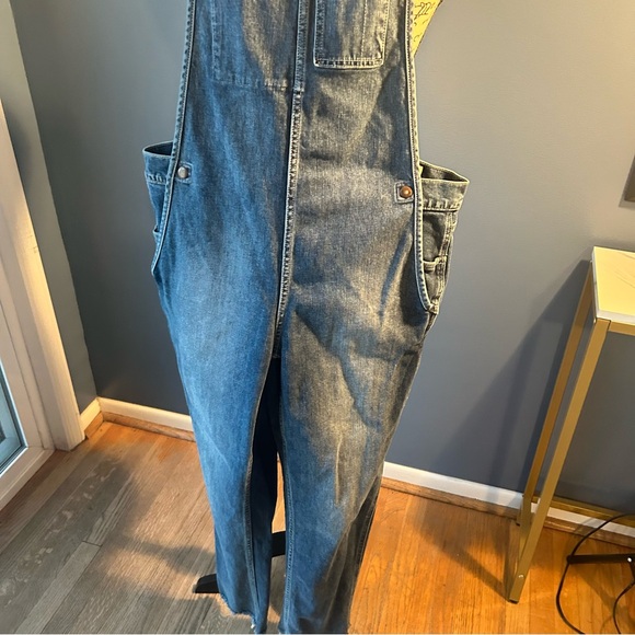Treasure & Bond Apron Denim Overalls - Picture 13 of 15